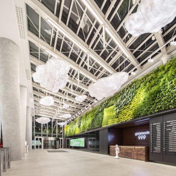 Lobby-ul inteligent din București cu cel mai mare perete verde natural într-o clădire de birouri din sudul şi estul Europei