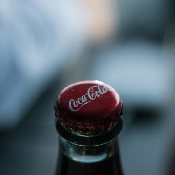 Sistemul Coca-Cola: Obiectivele noastre includ 100% ambalaje reciclabile, reducerea cantității de plastic folosite și recuperarea unei cantități de ambalaje egală cu cea pe care o punem pe piață