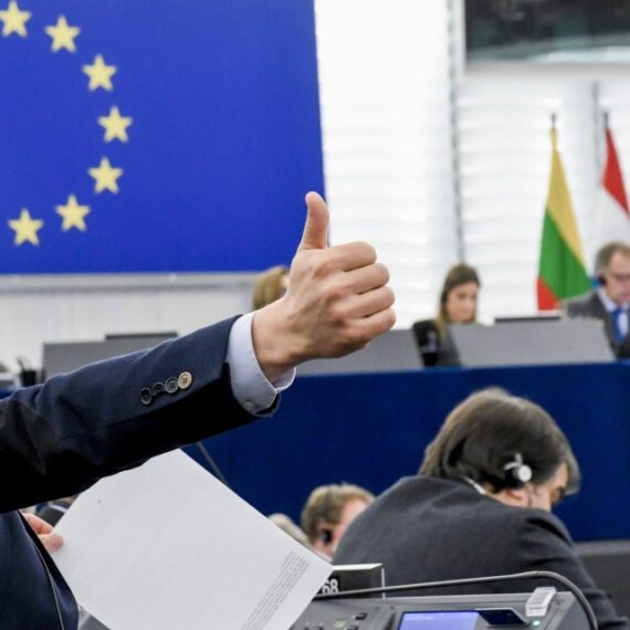Parlamentul European a votat pentru reducerea cu 60% a emisiilor de carbon, până în 2030