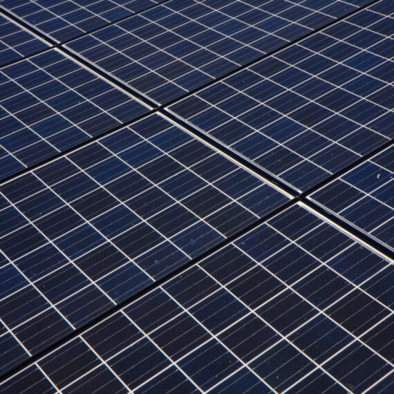 UE adoptă directiva care permite reducerea TVA pentru mai multe bunuri, inclusiv panouri solare