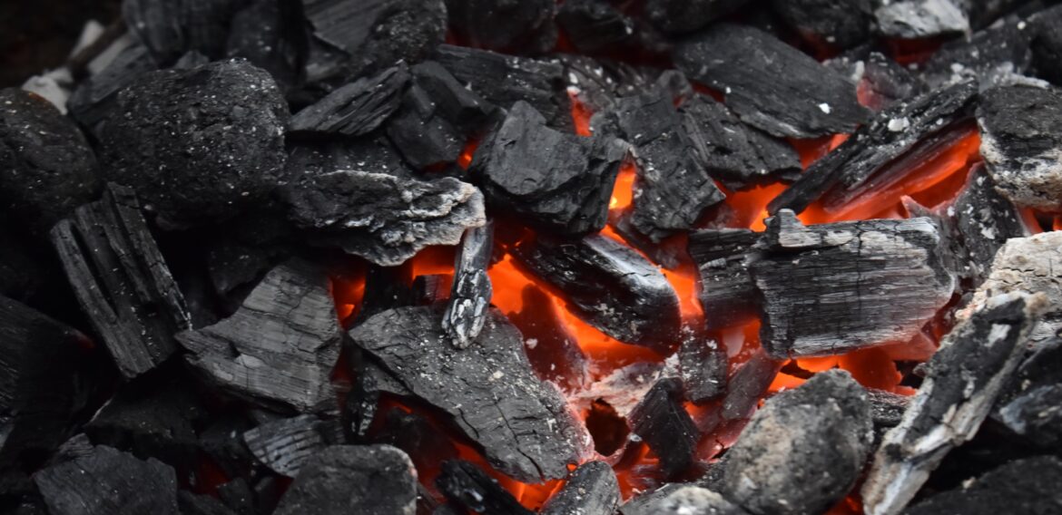 Bruxellesul a dat liber la cărbune, însă această măsură de criză va afecta scorul ESG al companiilor europene