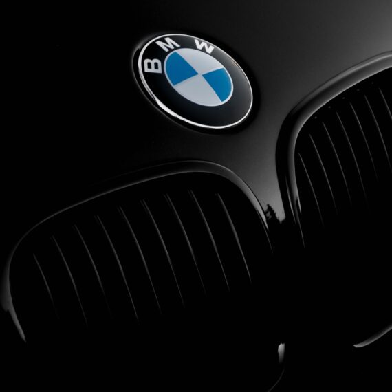 Compania BMW lansează o inițiativă prin care vrea să îmbunătățească sustenabilitatea ambalajelor și reducerea emisiilor din lanțul de aprovizionare