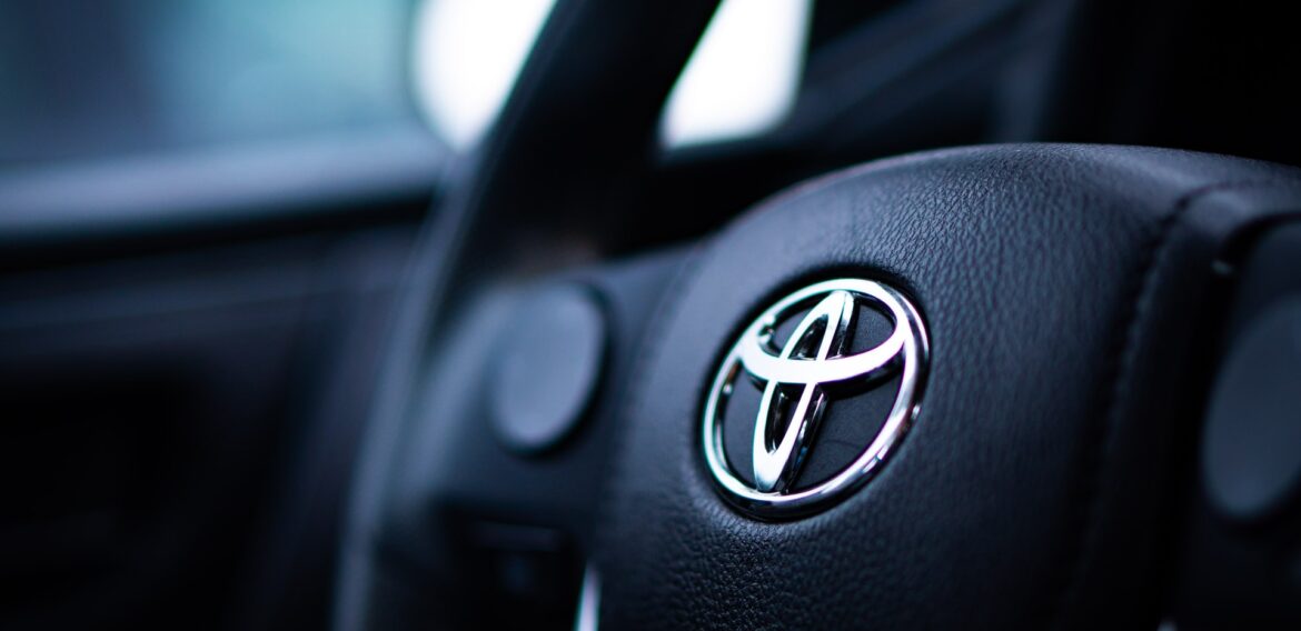 O divizie a gigantului japonez Toyota a falsificat date legate de emisiile unor motoare auto pentru aproape două decenii