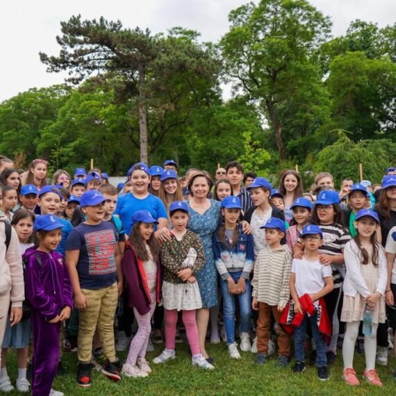 200 de copii din proiectele sociale ale Fundației Regale Margareta a României au fost invitați la Palatul Elisabeta și Domeniul Regal Săvârșin de Ziua Internațională a Copilului