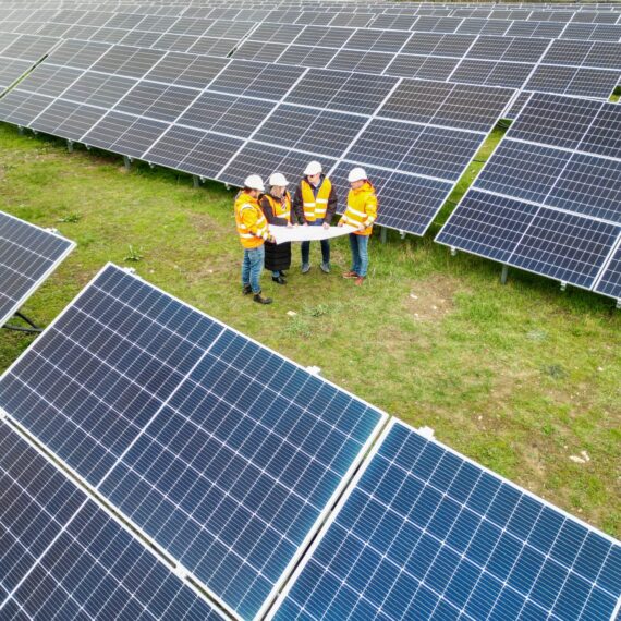 Antibiotice Iași a pus în funcțiune o centrală fotovoltaică de 2,5 MW, finanțată prin PNRR, ce va asigura peste 25% din necesarul de energie electrică