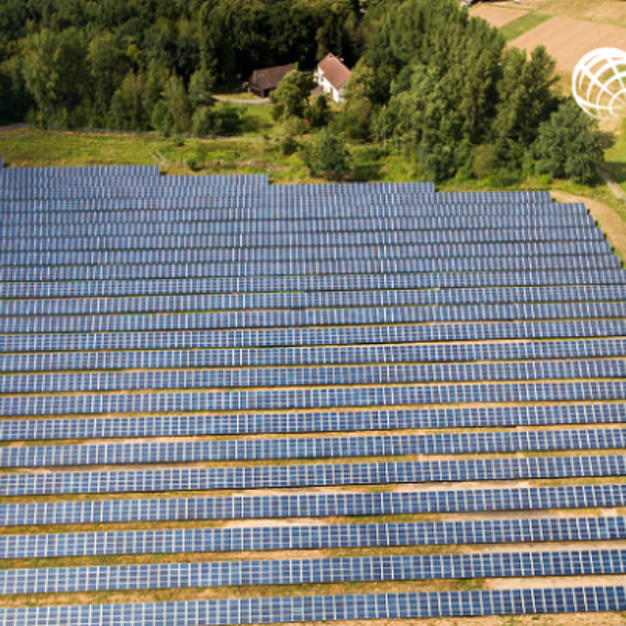 ProCredit Bank România finanțează cu succes 2 proiecte de energie regenerabilă, cu  capacități de 5,6 MWp și respectiv de 4,3 MWp